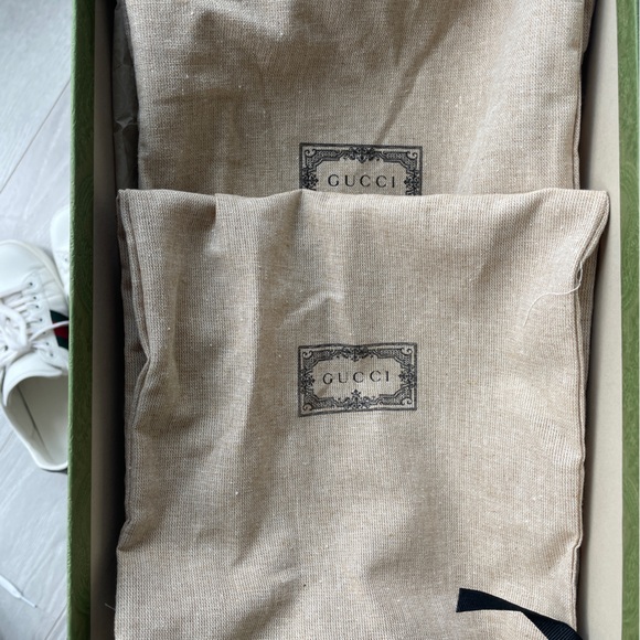 Authentic Gucci Men’s Ace leather runner sneaker - Picture 10 of 10